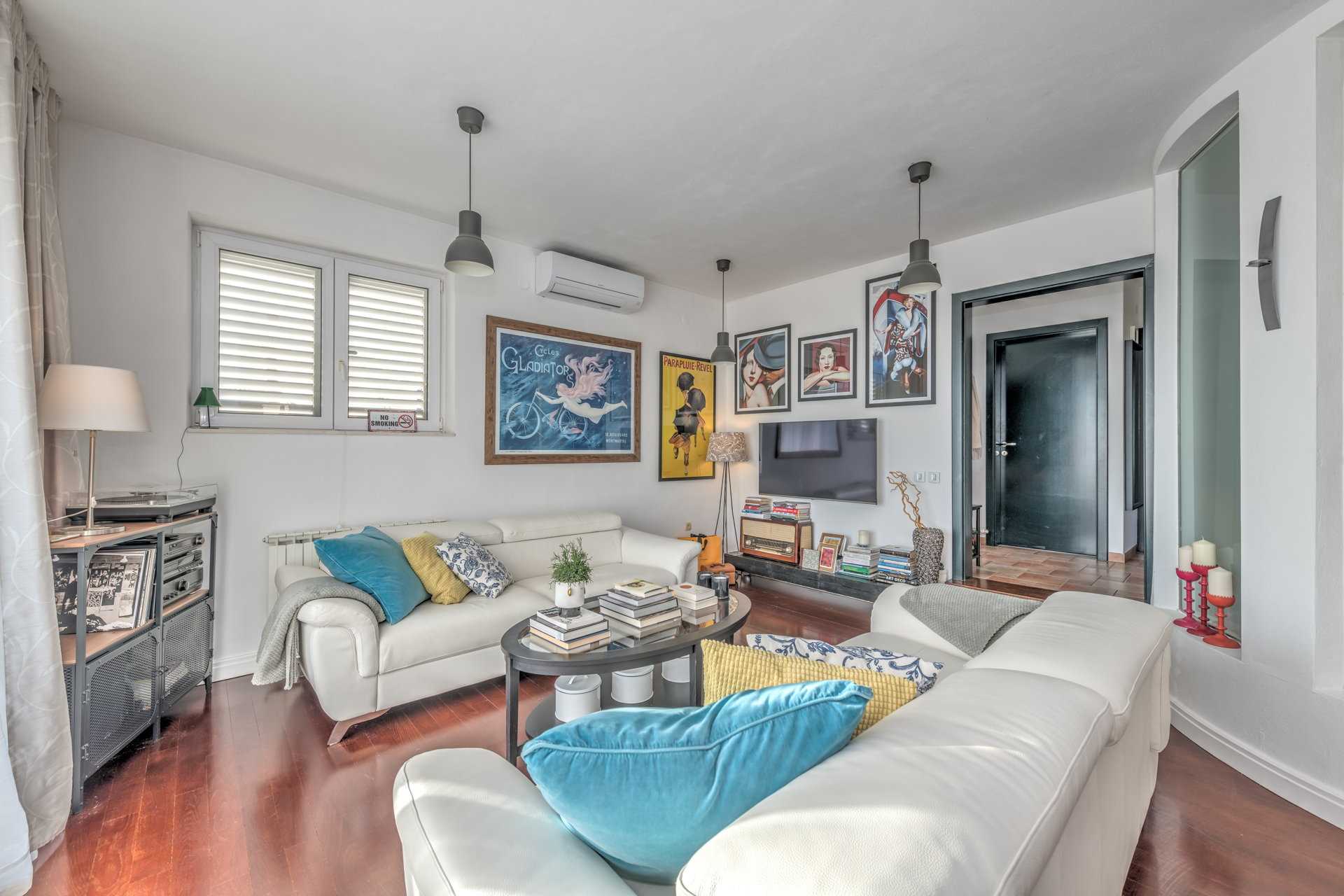 Villa Lettera with Pool