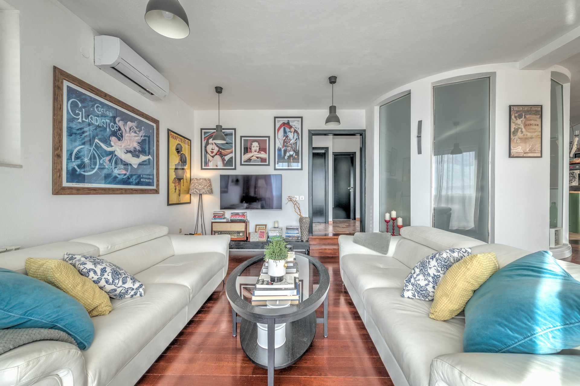 Villa Lettera with Pool