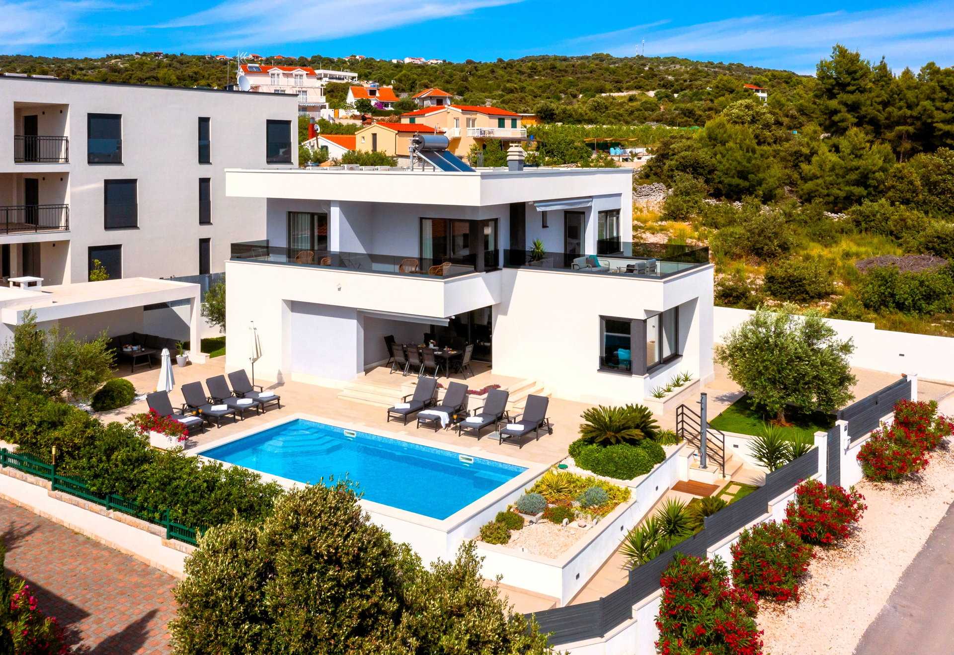 Luxury Villa Tempera with Pool