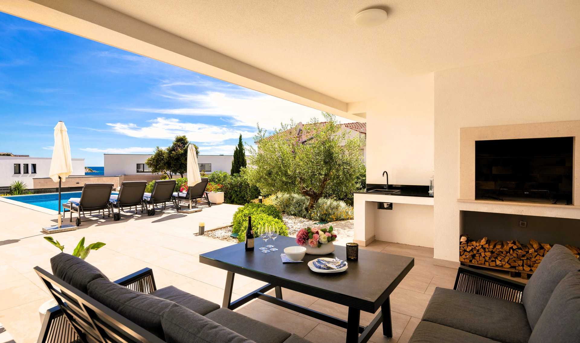 Luxury Villa Tempera with Pool