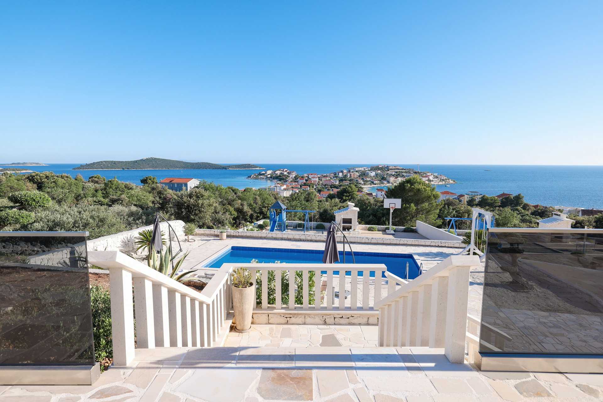 Villa Regina Azzurra with Pool
