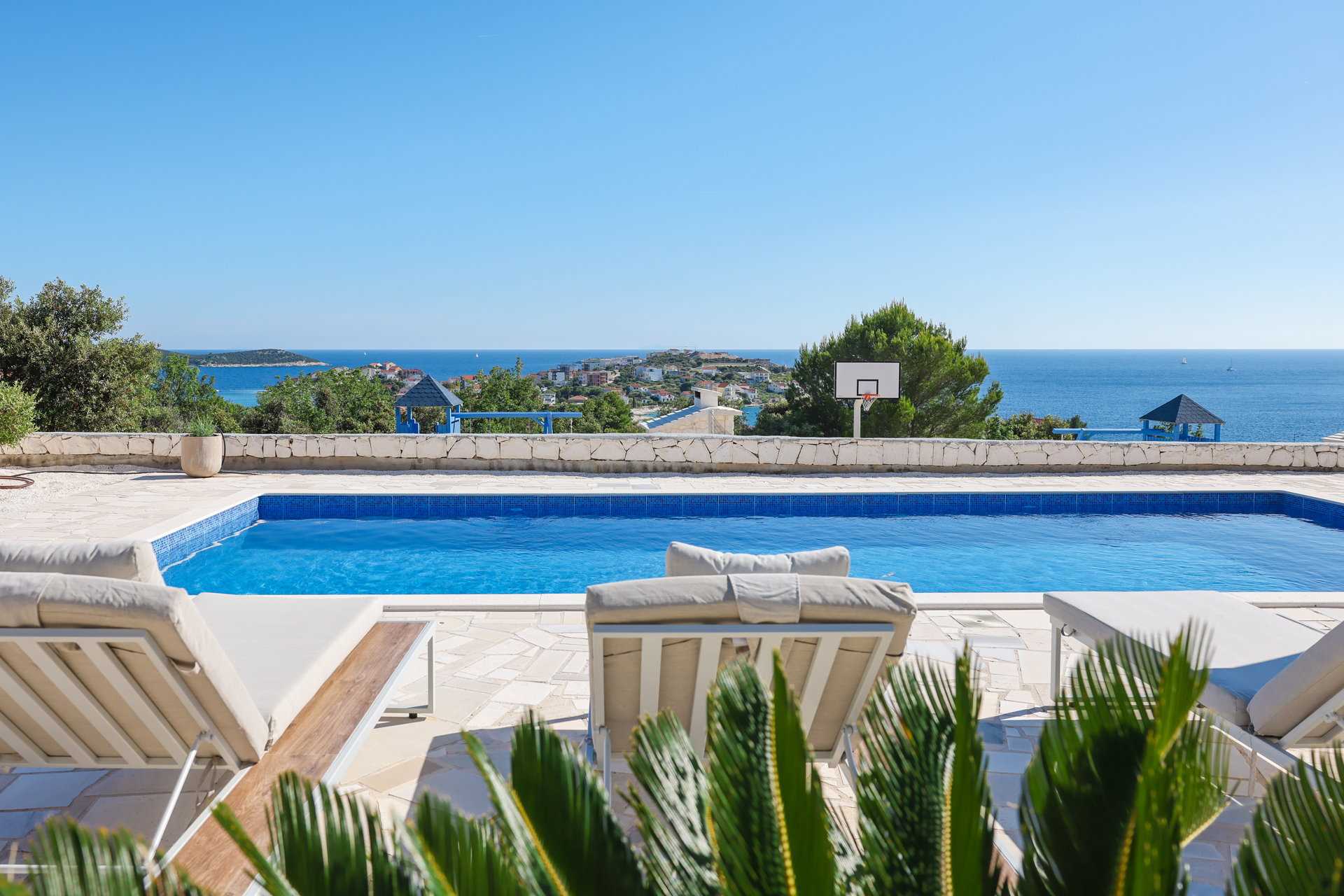 Villa Regina Azzurra with Pool