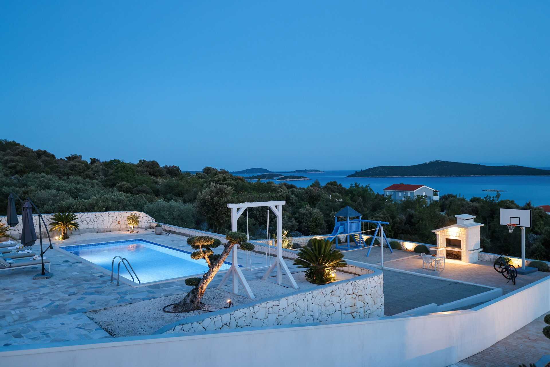 Villa Regina Azzurra with Pool