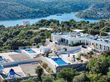 Family-Friendly Villa with Pool in Marina