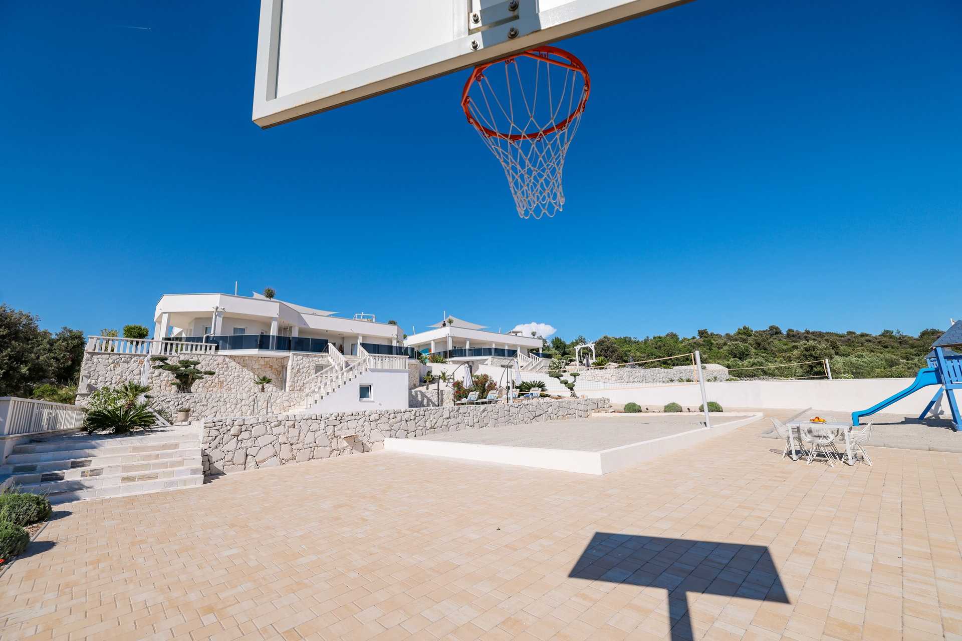 Villa Regina Bianca with Pool