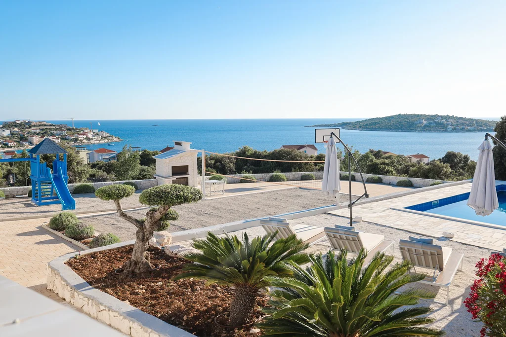 Family-Friendly Villa with Pool in Marina
