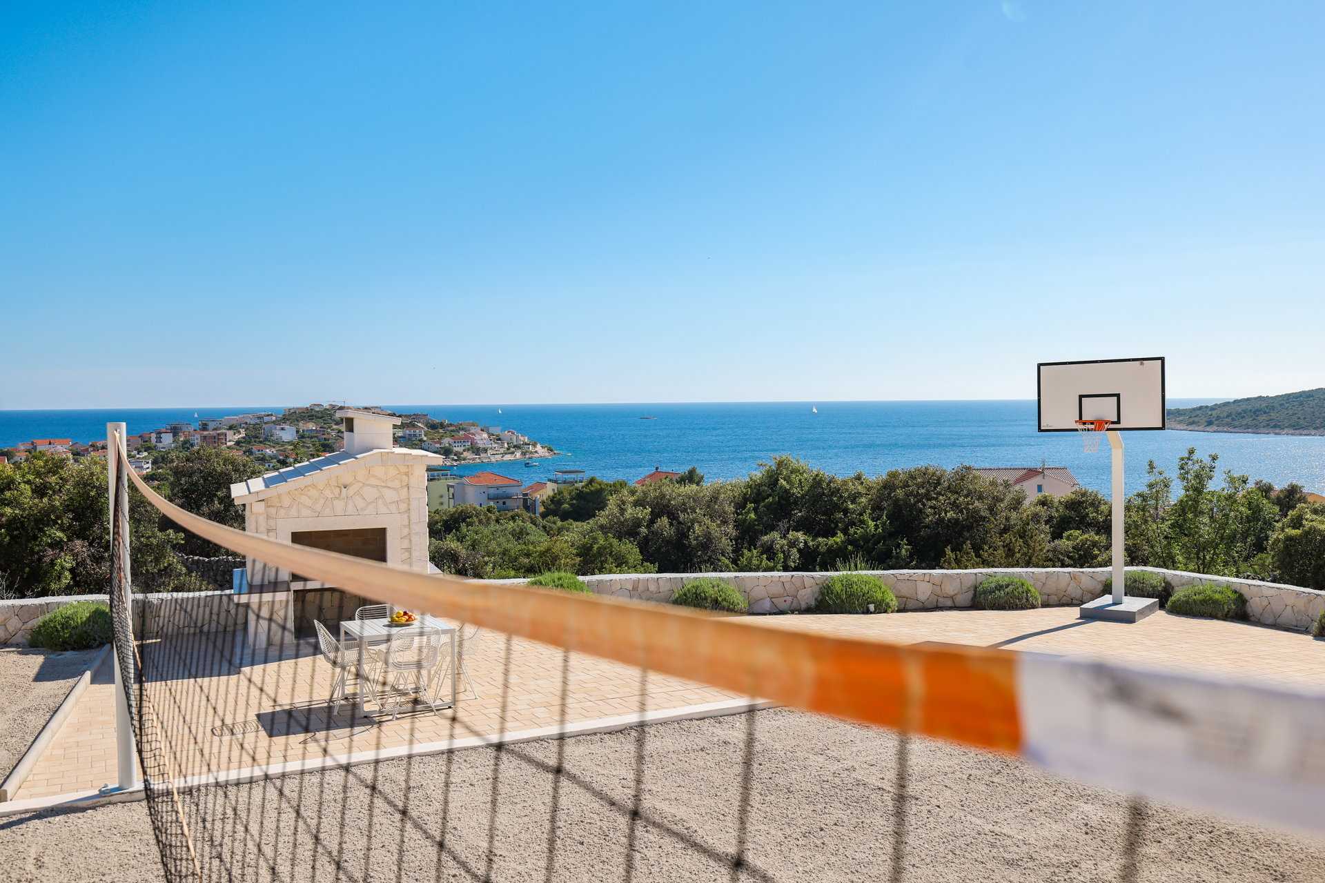 Villa Regina Bianca with Pool