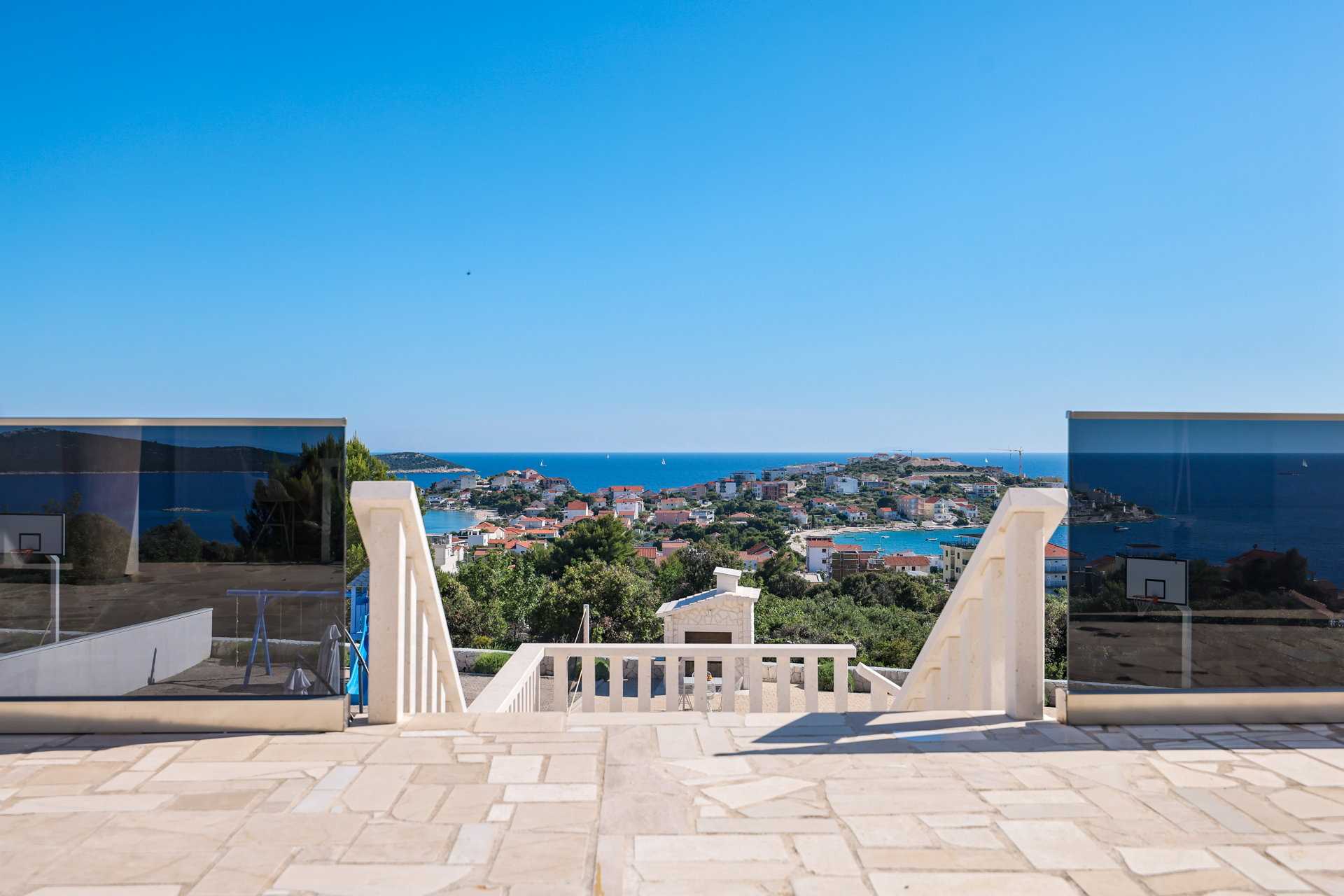 Villa Regina Bianca with Pool