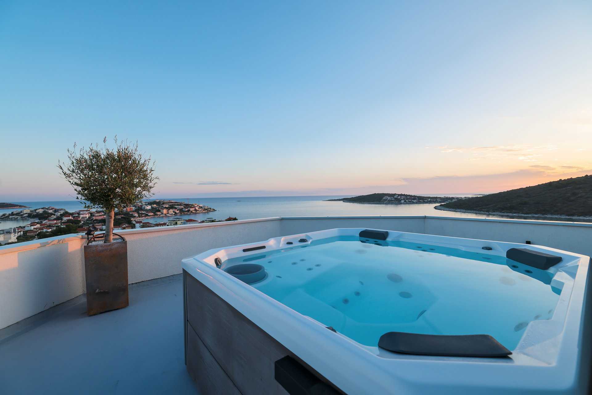 Villa Regina Bianca with Pool