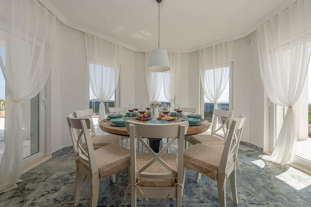 Family-Friendly Villa with Pool in Marina