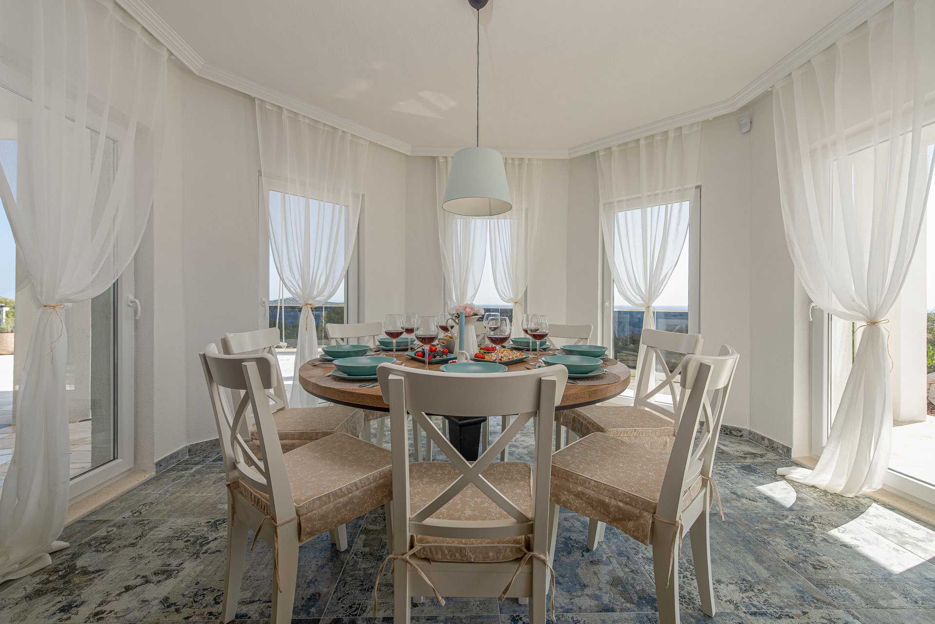 Villa Regina Bianca with Pool