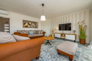 Family-Friendly Villa with Pool in Marina