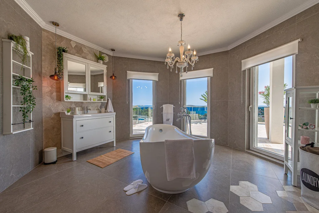 Family-Friendly Villa with Pool in Marina