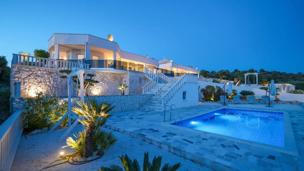 Family-Friendly Villa with Pool in Marina