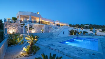 Family-Friendly Villa with Pool in Marina