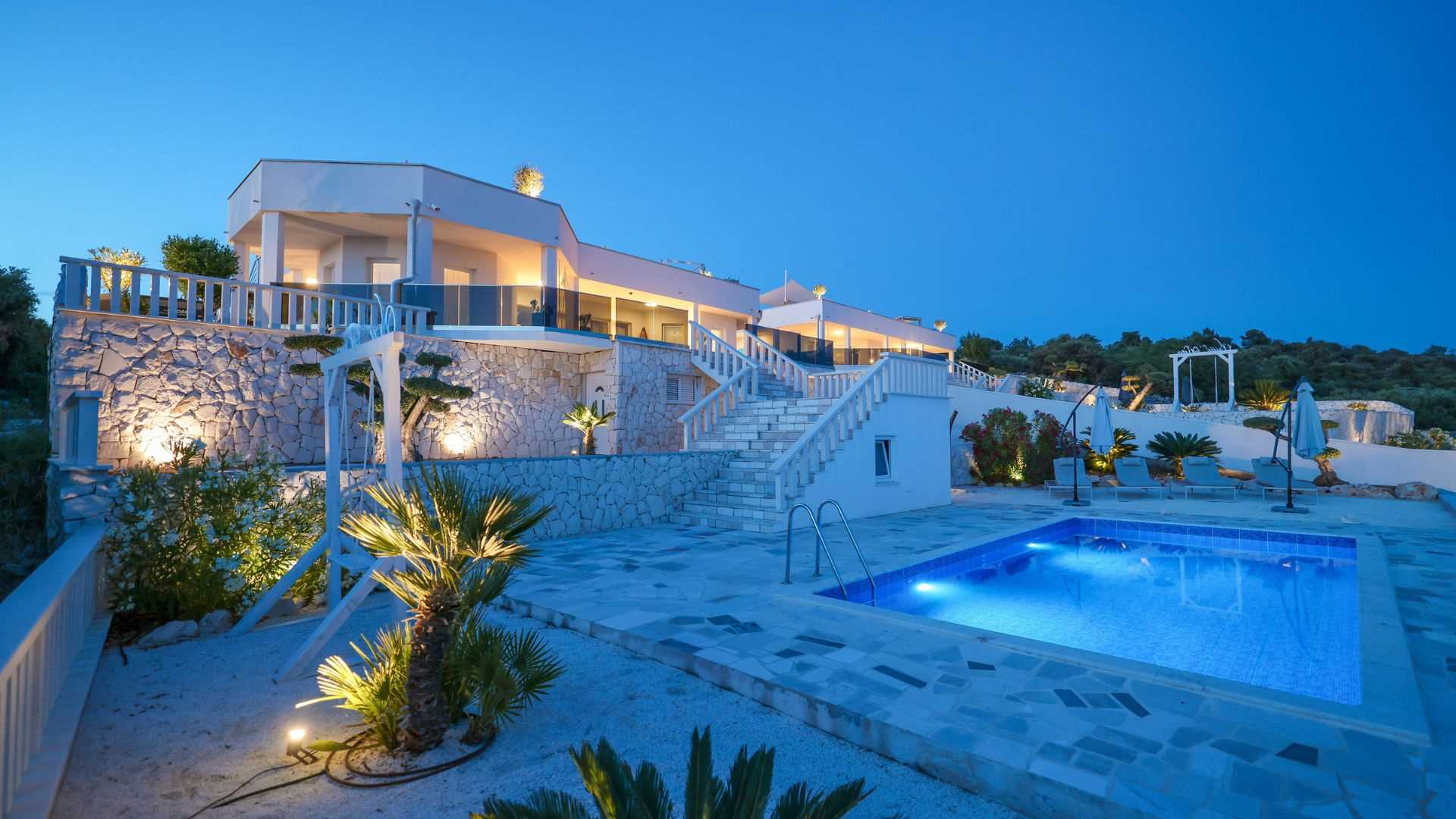Villa Regina Bianca with Pool