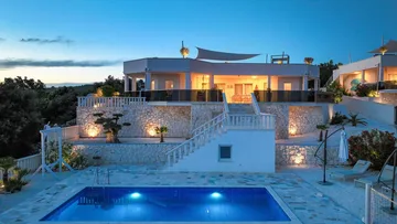 Family-Friendly Villa with Pool in Marina