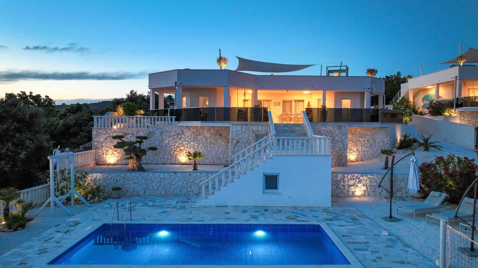 Villa Regina Bianca with Pool