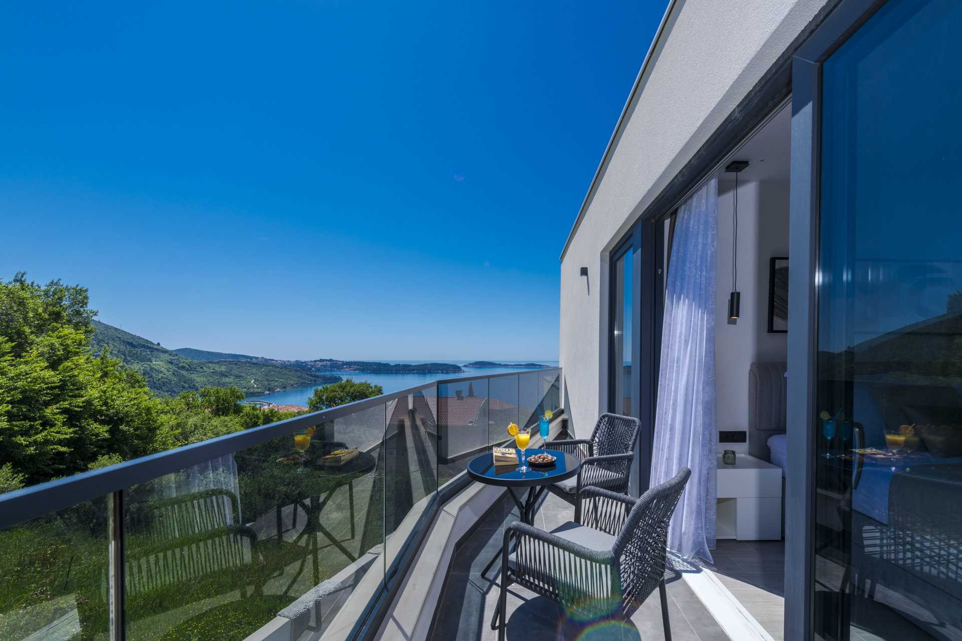 Villa Crystal Bloom with Infinity Pool