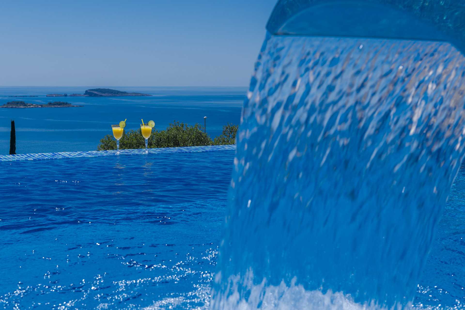 Villa Crystal Bloom with Infinity Pool