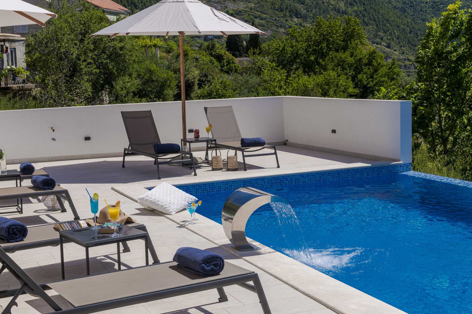 Villa Crystal Bloom with Infinity Pool