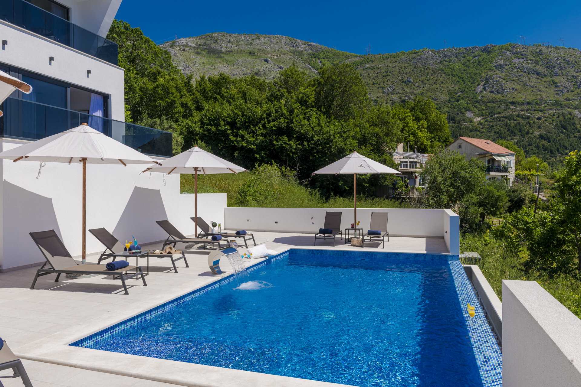 Villa Crystal Bloom with Infinity Pool