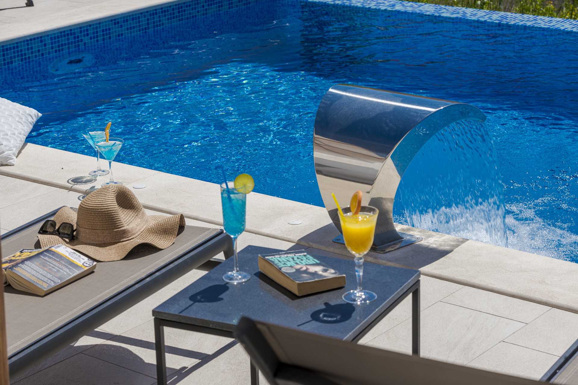 Villa Crystal Bloom with Infinity Pool