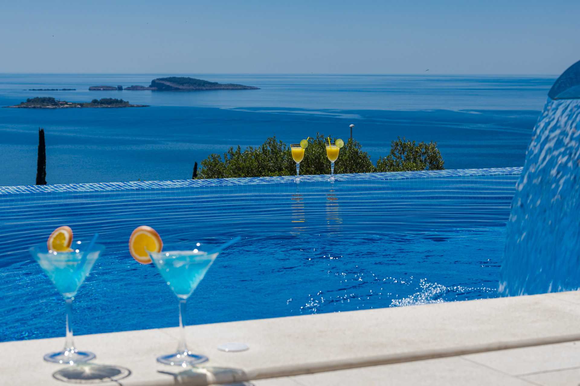 Villa Crystal Bloom with Infinity Pool