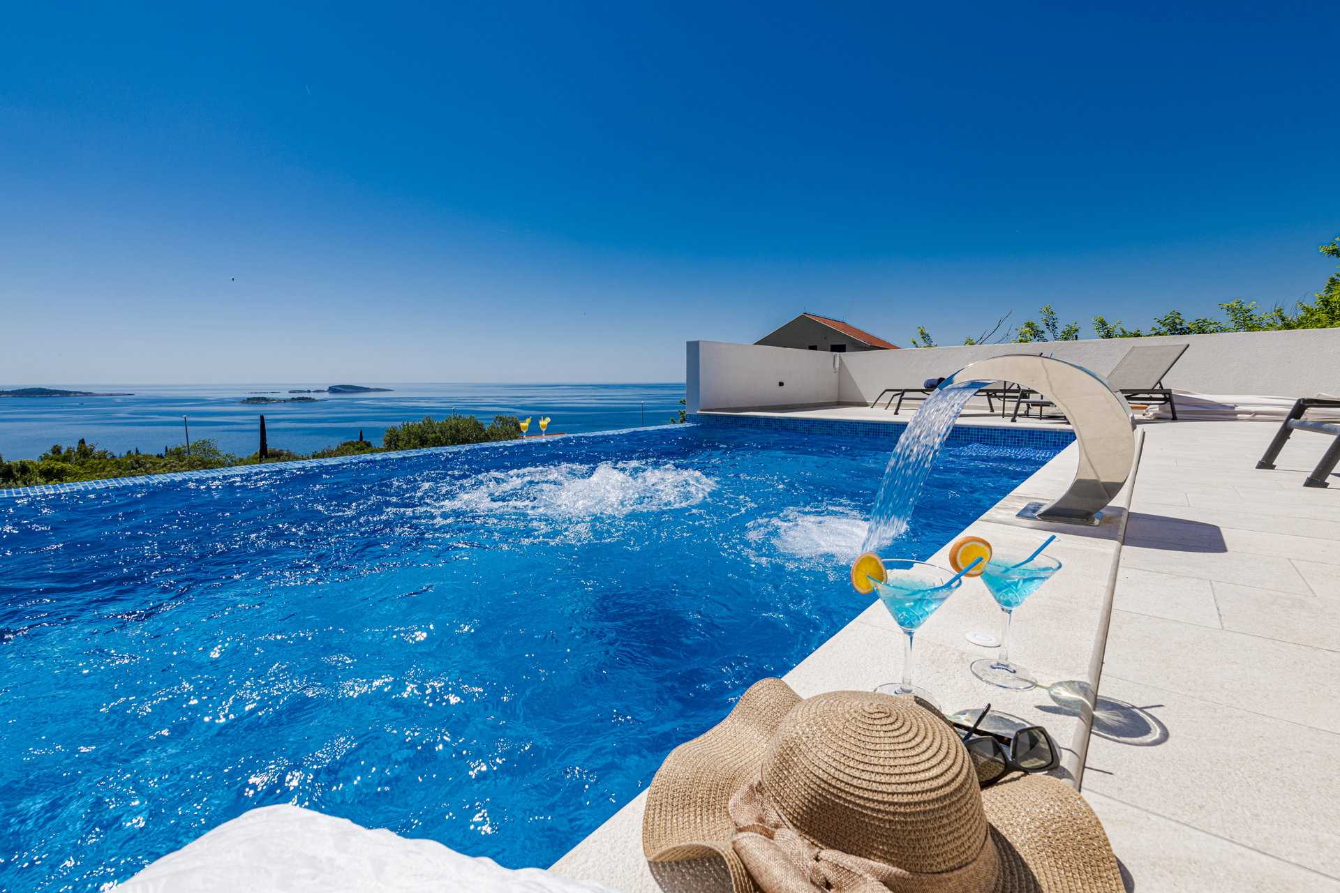 Villa Crystal Bloom with Infinity Pool