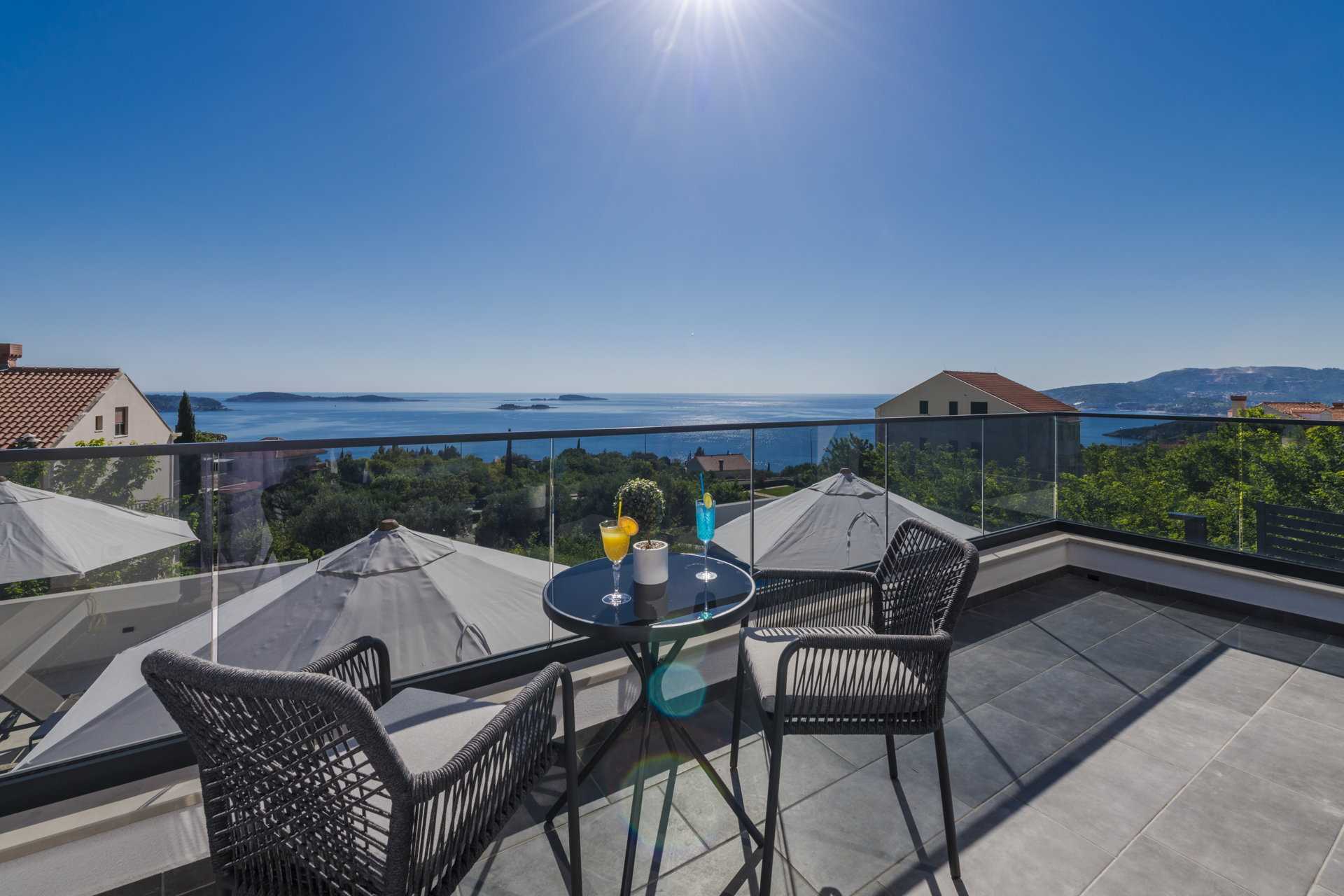 Villa Crystal Bloom with Infinity Pool