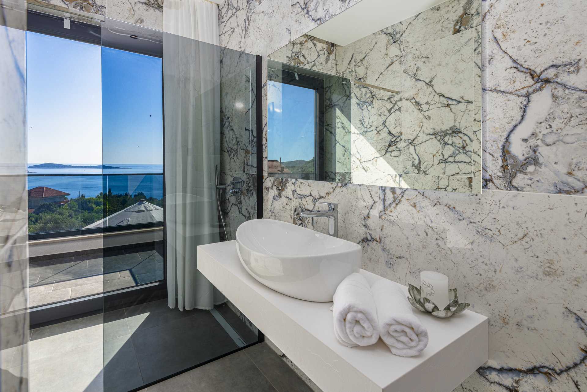 Villa Crystal Bloom with Infinity Pool