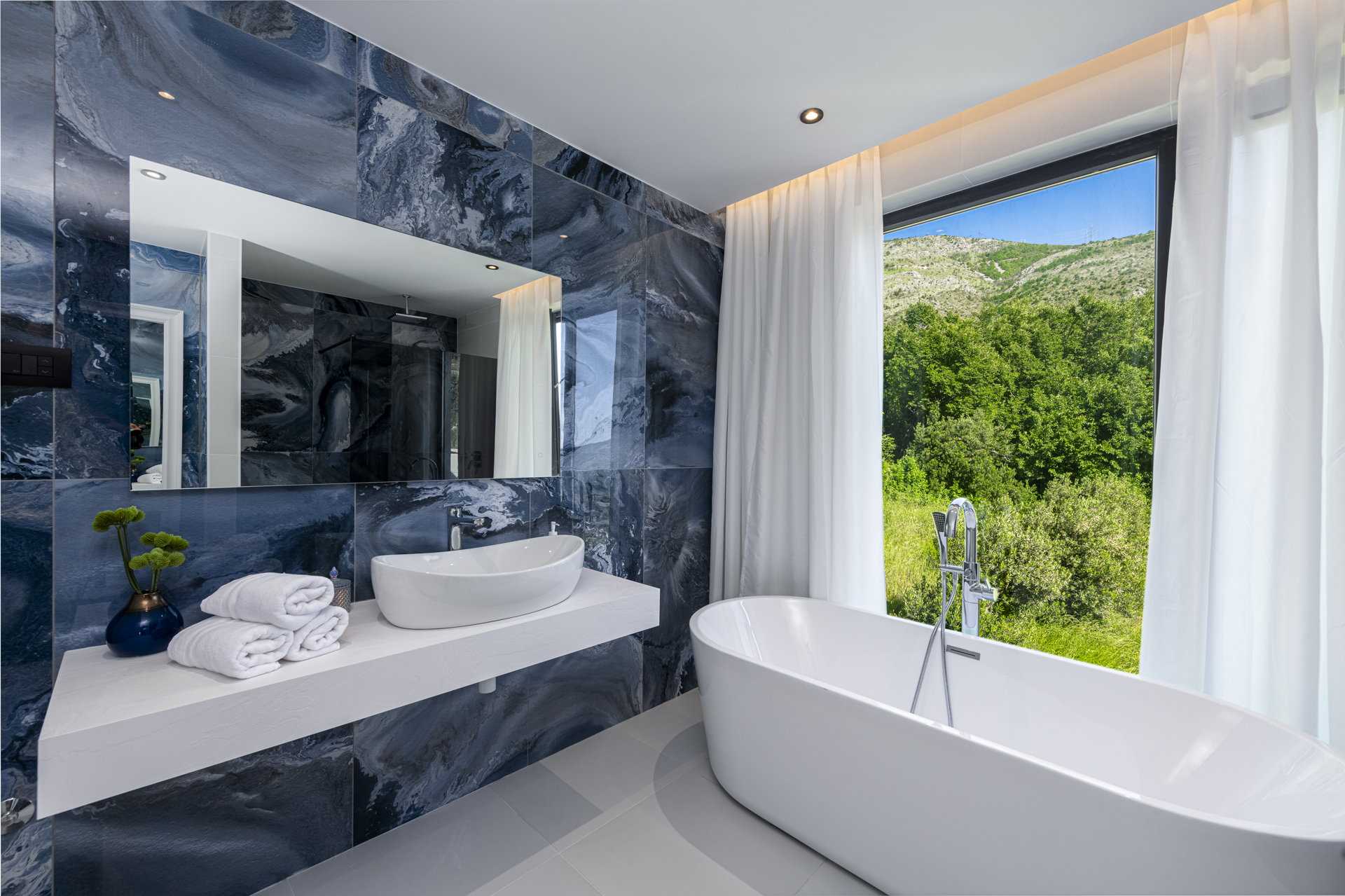 Villa Crystal Bloom with Infinity Pool