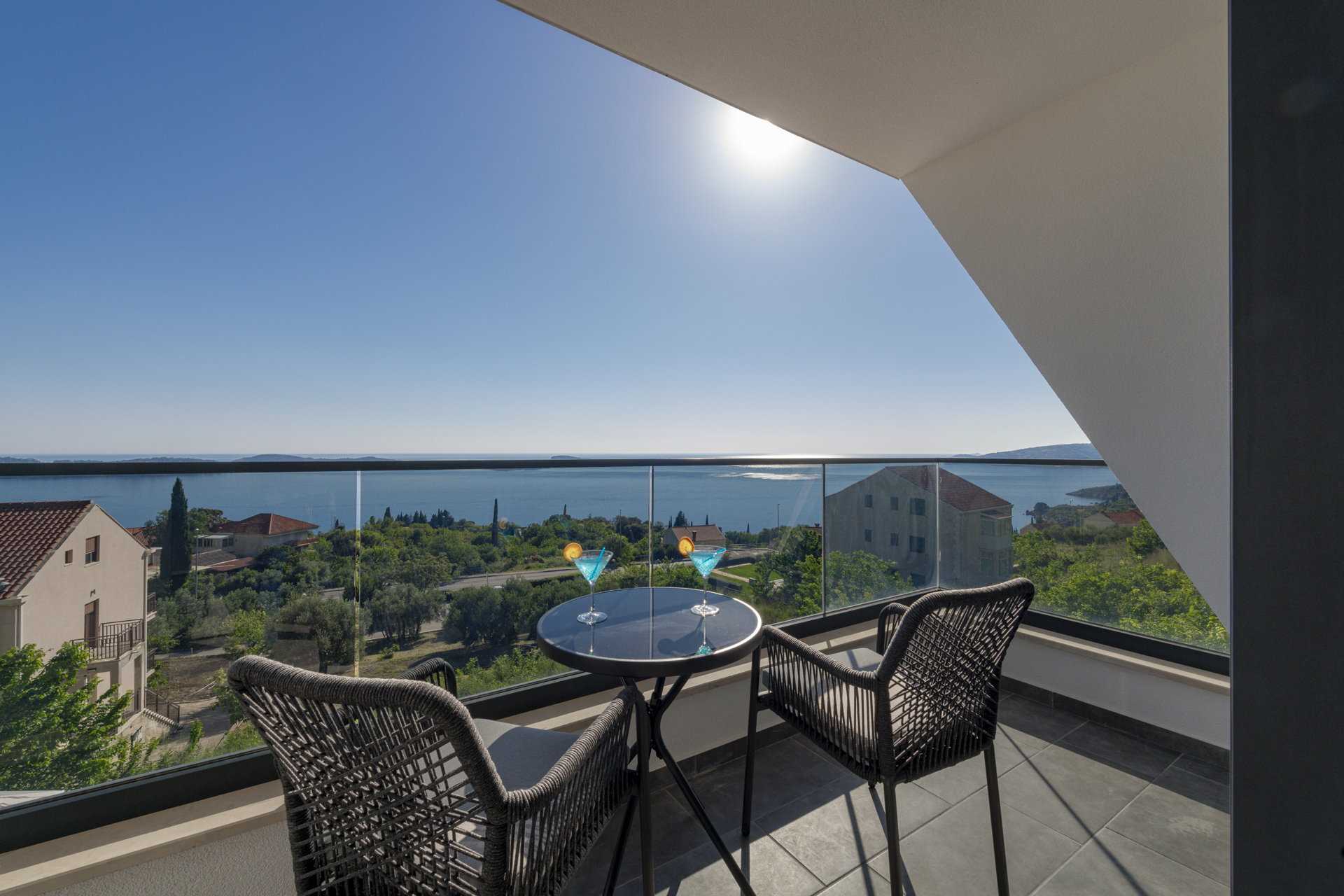 Villa Crystal Bloom with Infinity Pool