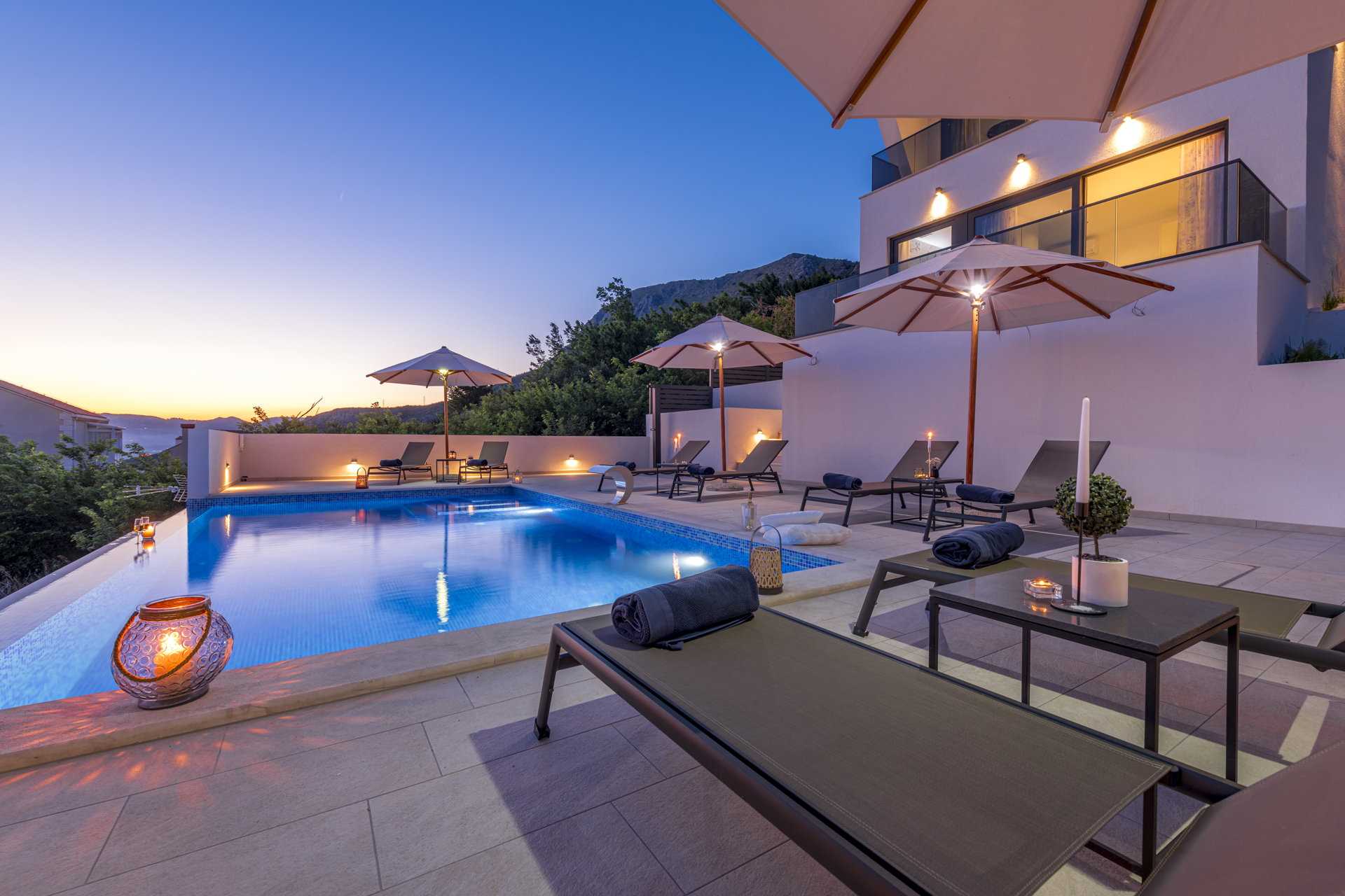 Villa Crystal Bloom with Infinity Pool