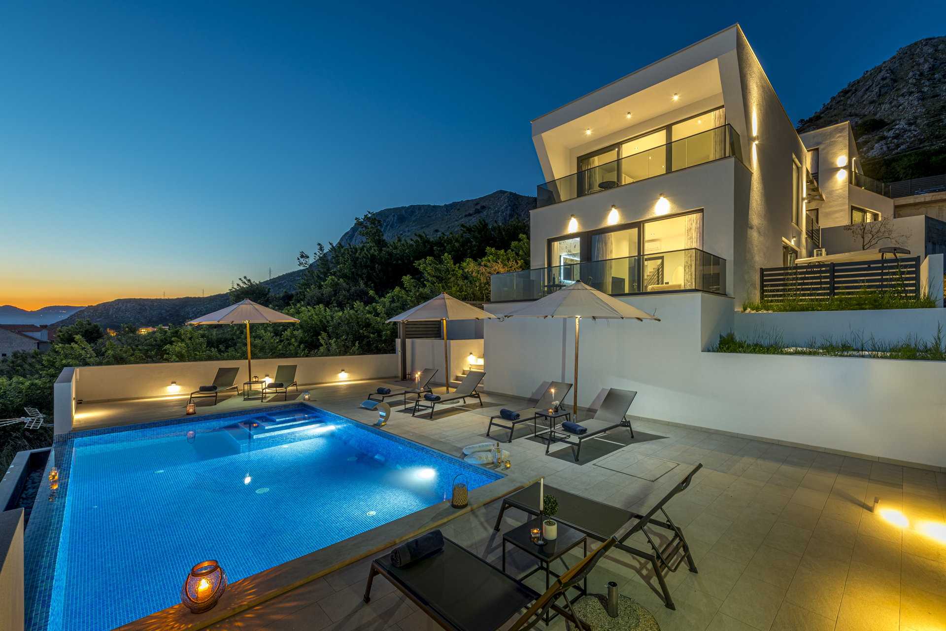 Villa Crystal Bloom with Infinity Pool