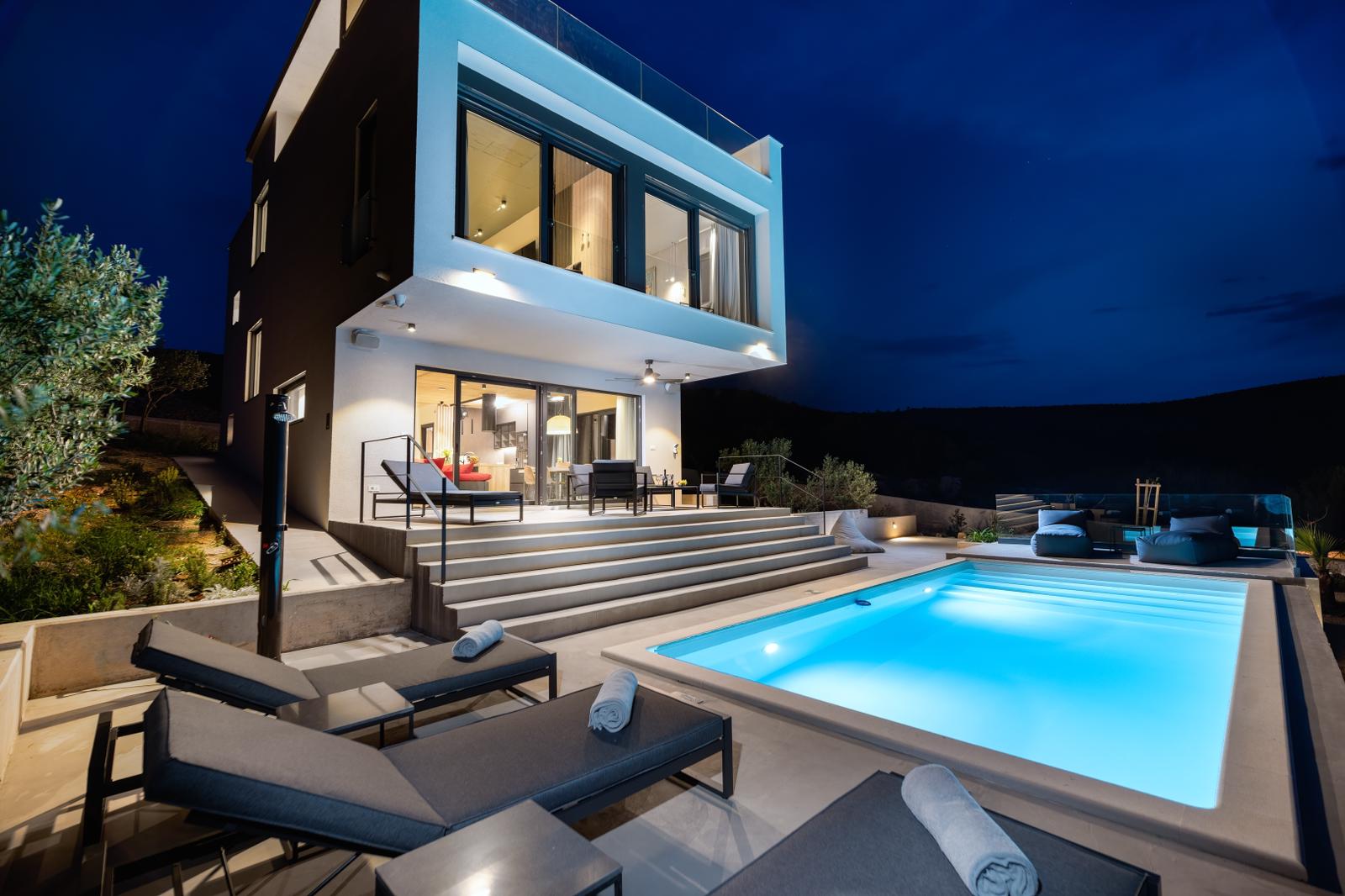 Villa Skysail with Heated Pool
