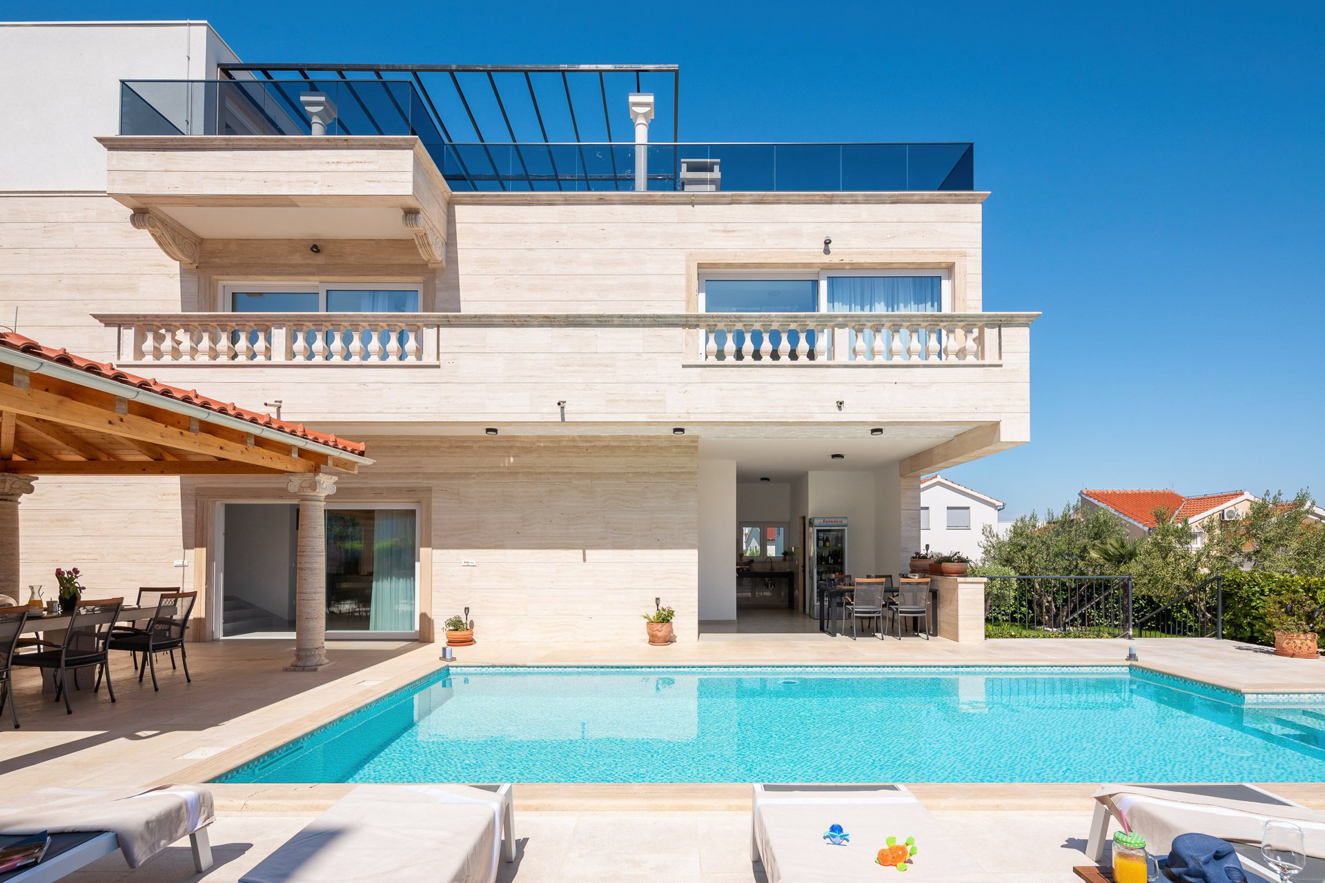 Villa Divina Fortuna with Pool