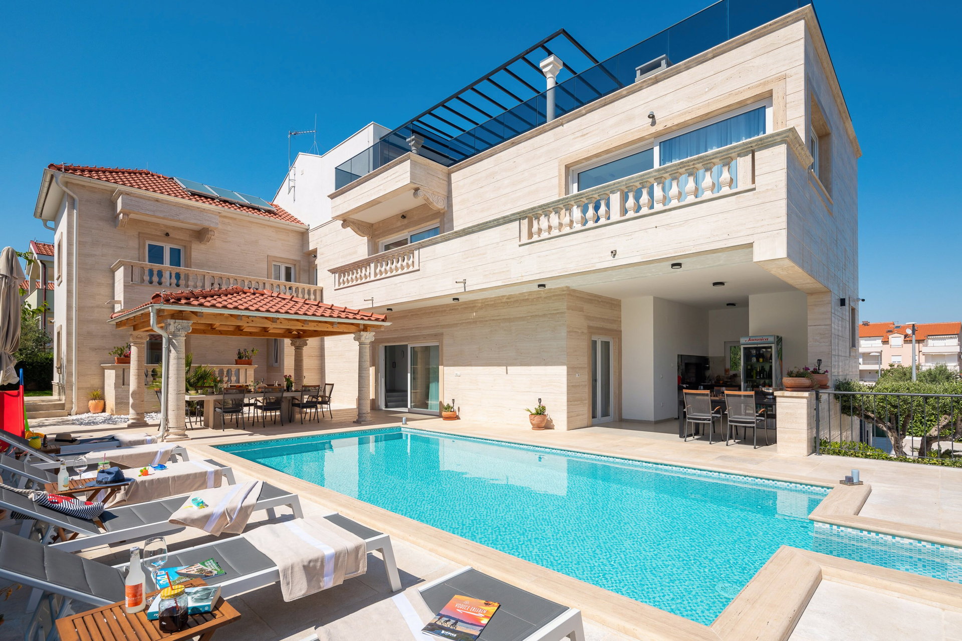 Villa Divina Fortuna with Pool