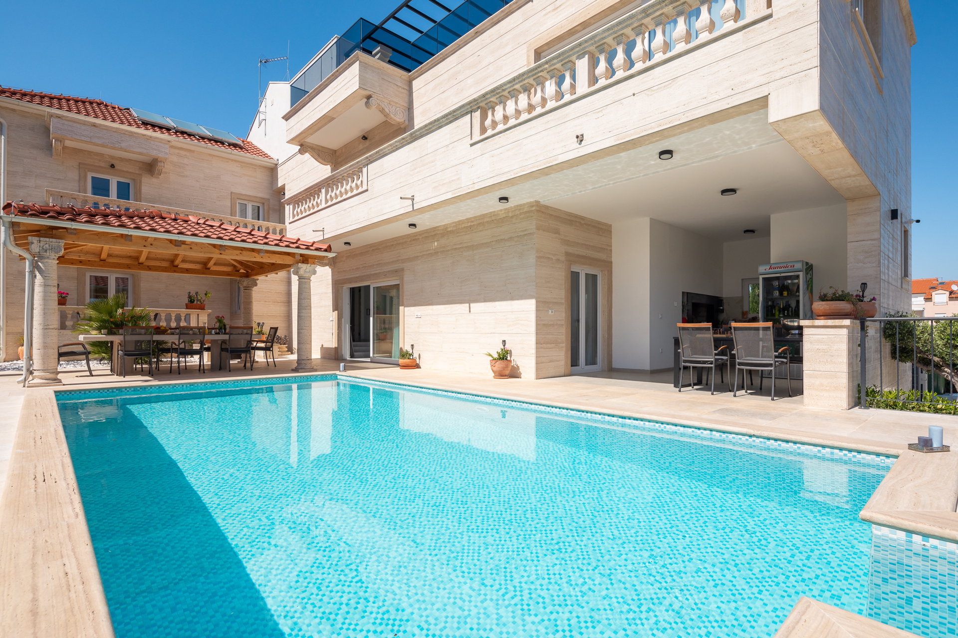 Villa Divina Fortuna with Pool