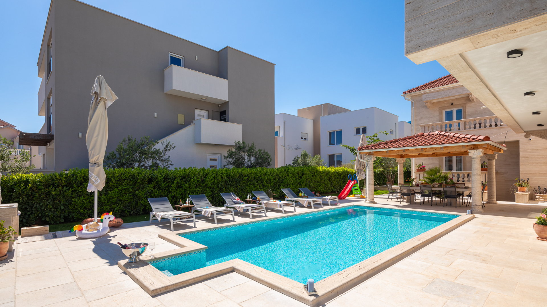 Villa Divina Fortuna with Pool