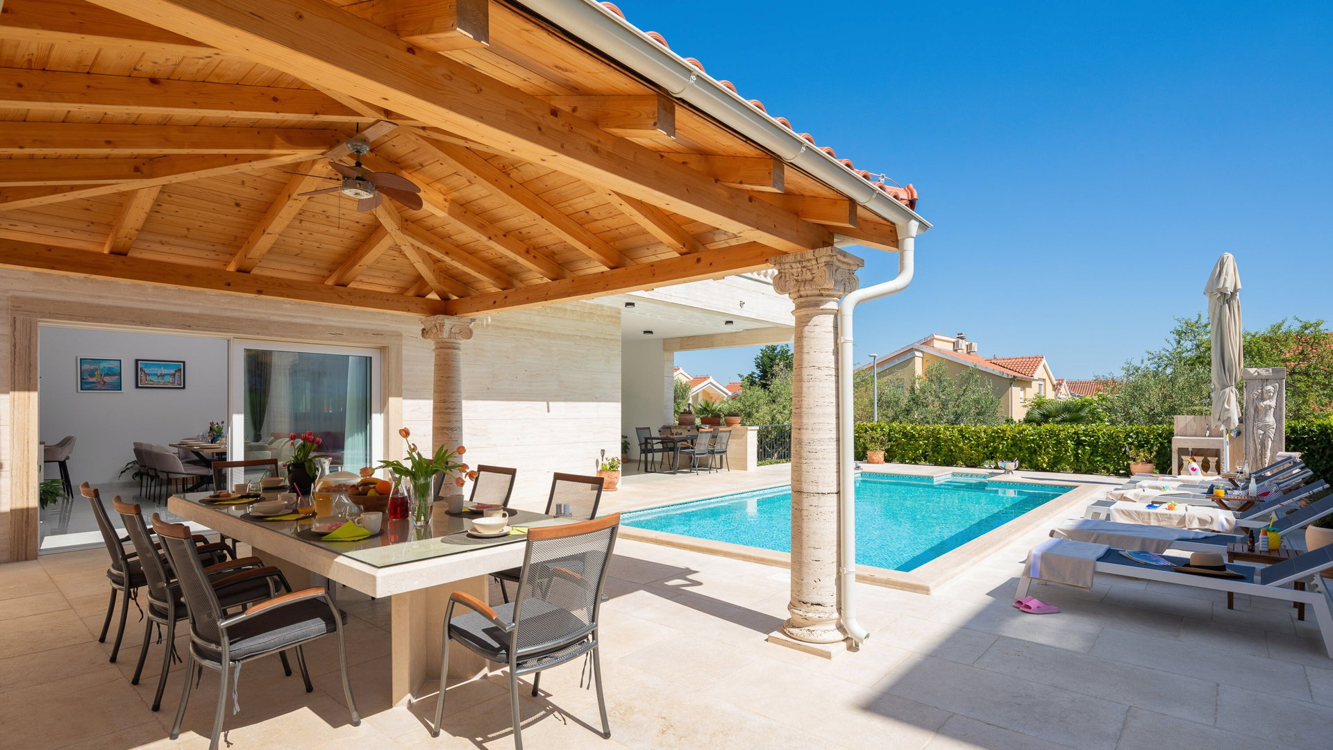 Villa Divina Fortuna with Pool