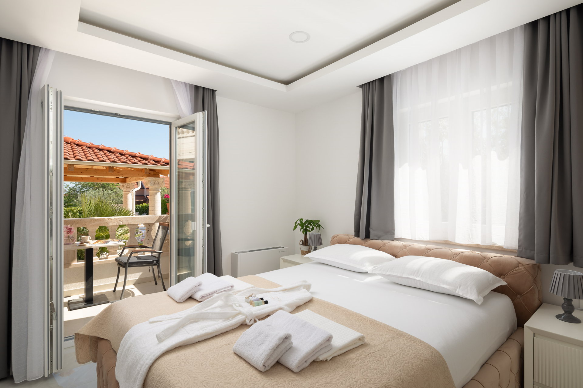 Villa Divina Fortuna with Pool