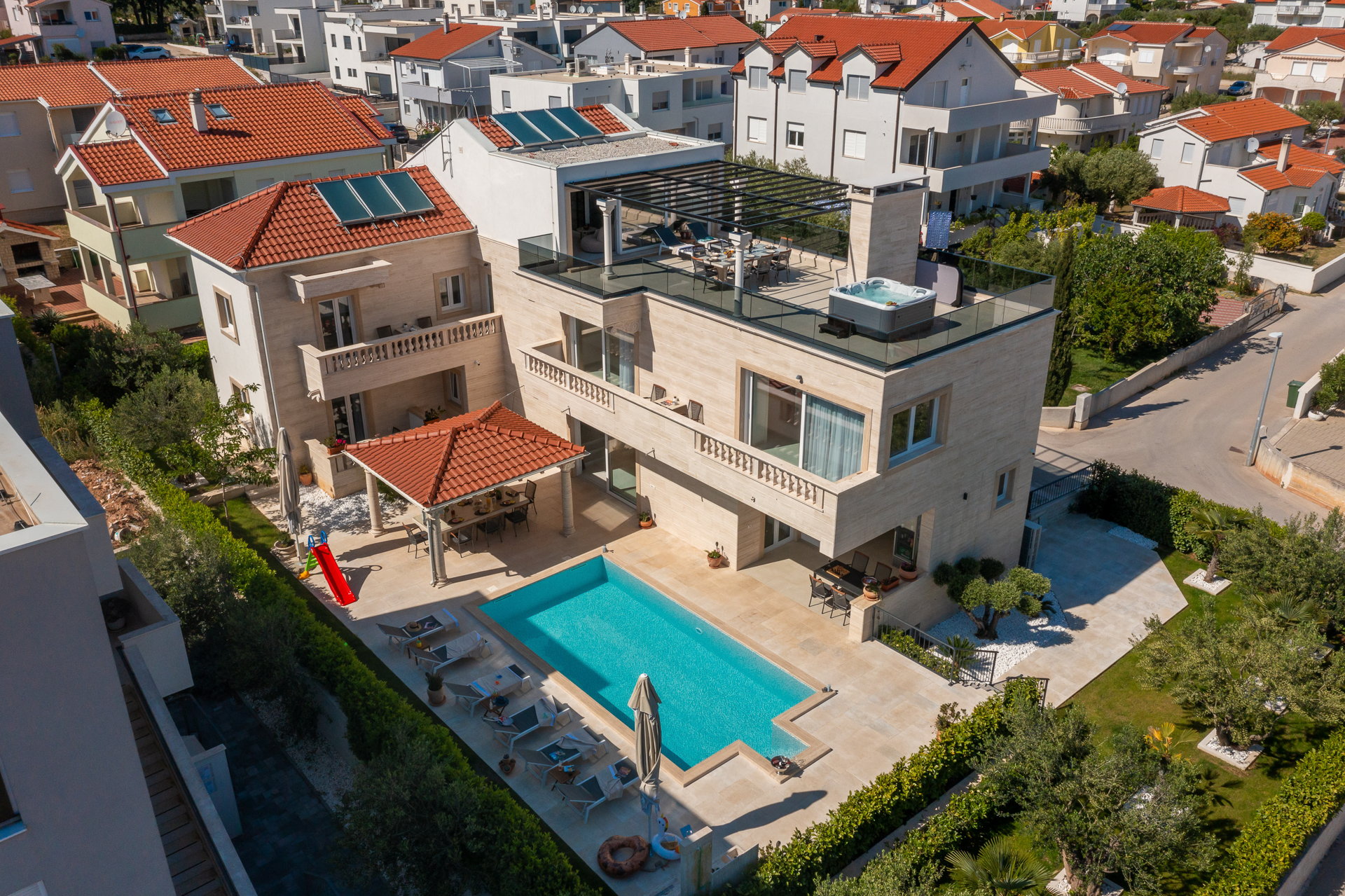 Villa Divina Fortuna with Pool