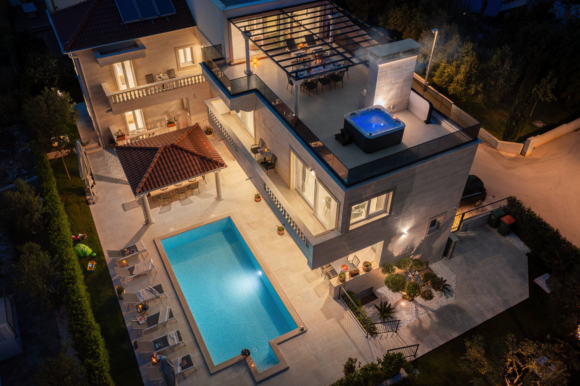 Villa Divina Fortuna with Pool
