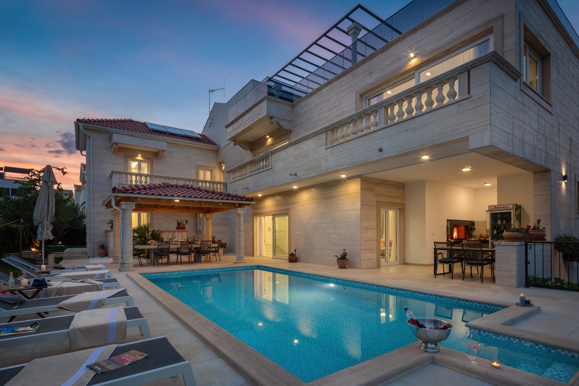 Villa Divina Fortuna with Pool