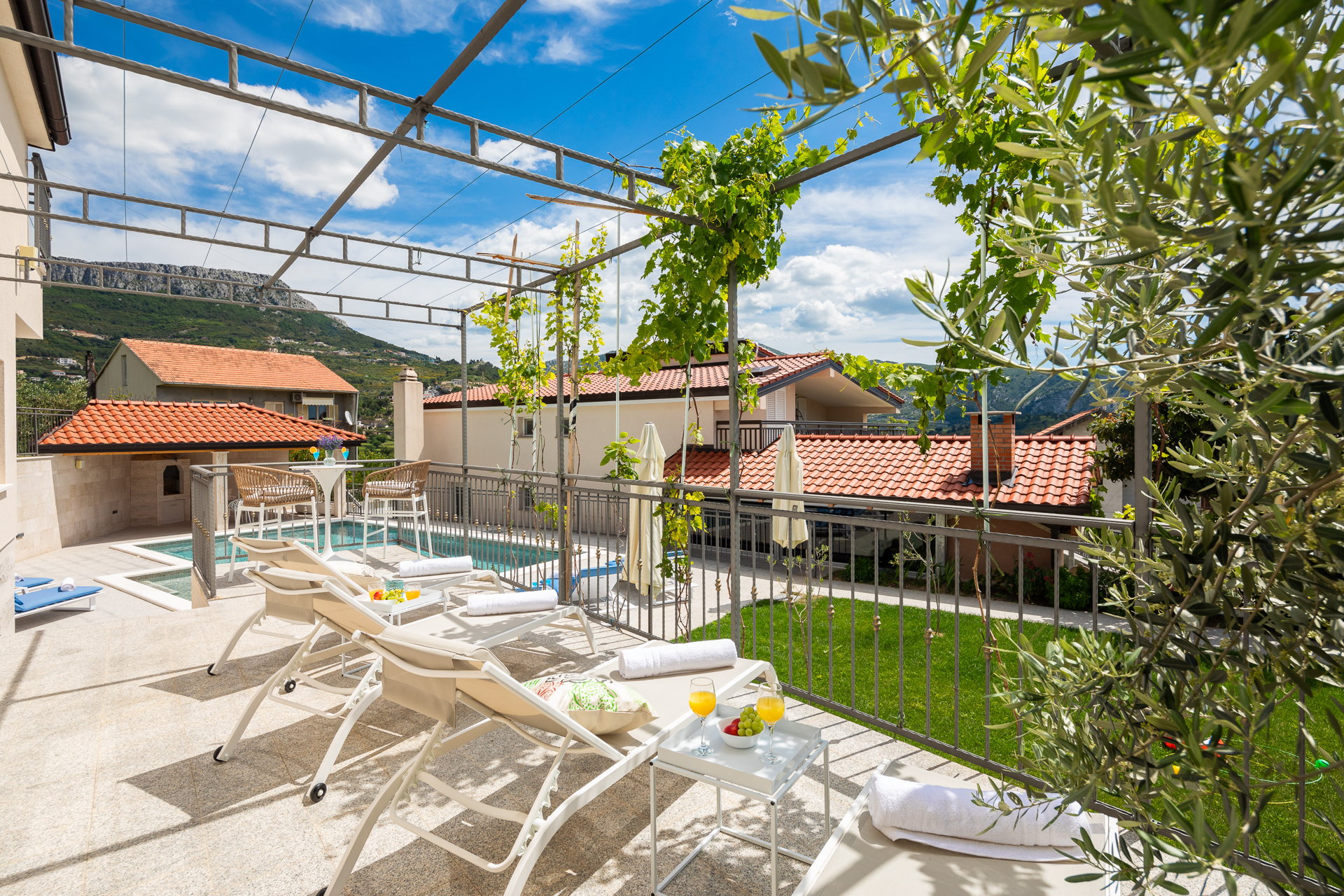 Villa Serenity Gardens with Pool