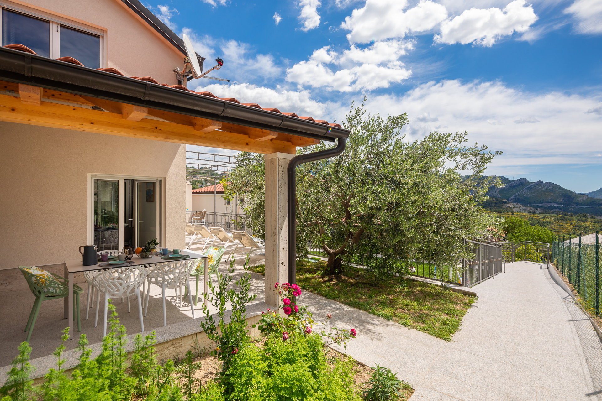Villa Serenity Gardens with Pool