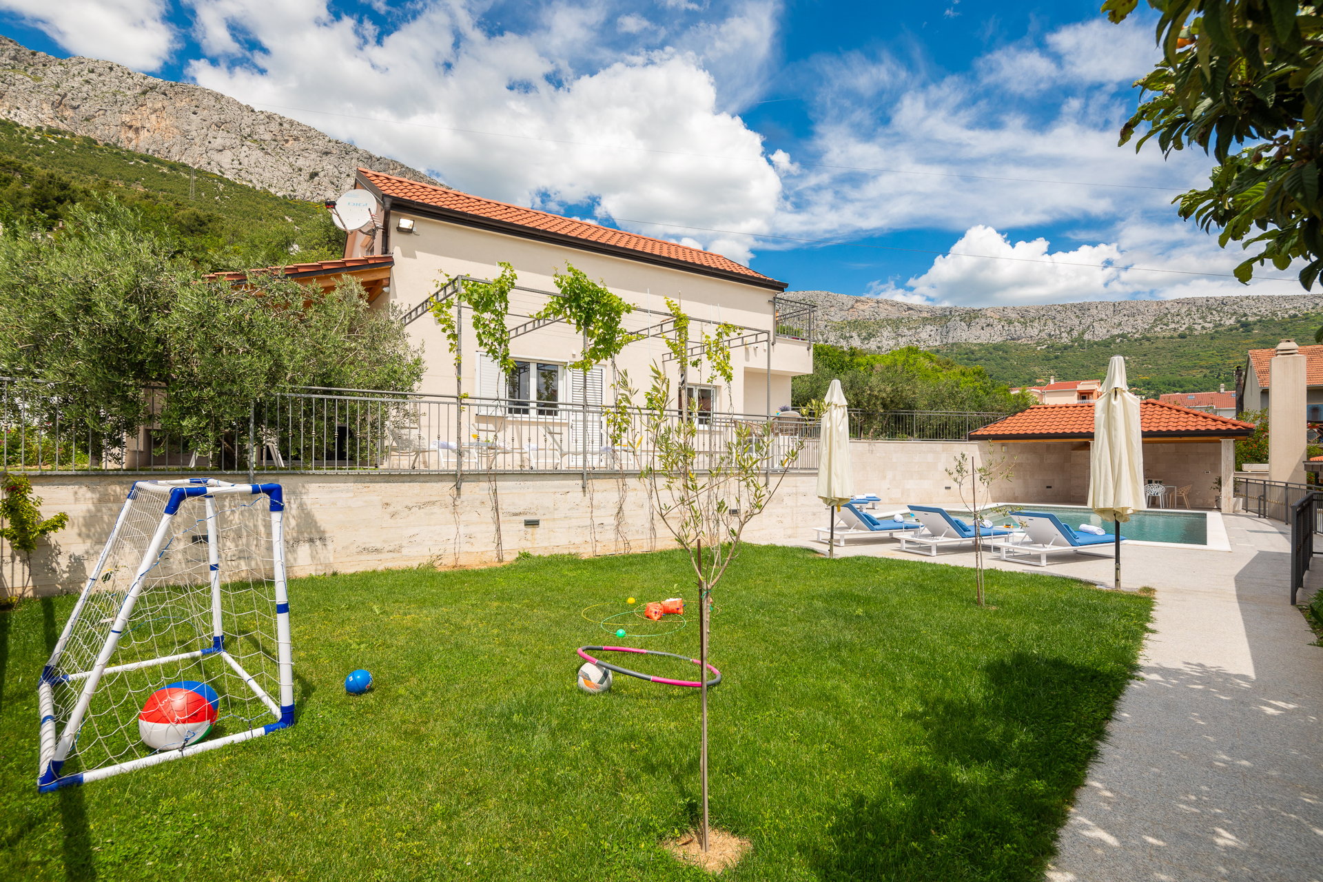 Villa Serenity Gardens with Pool