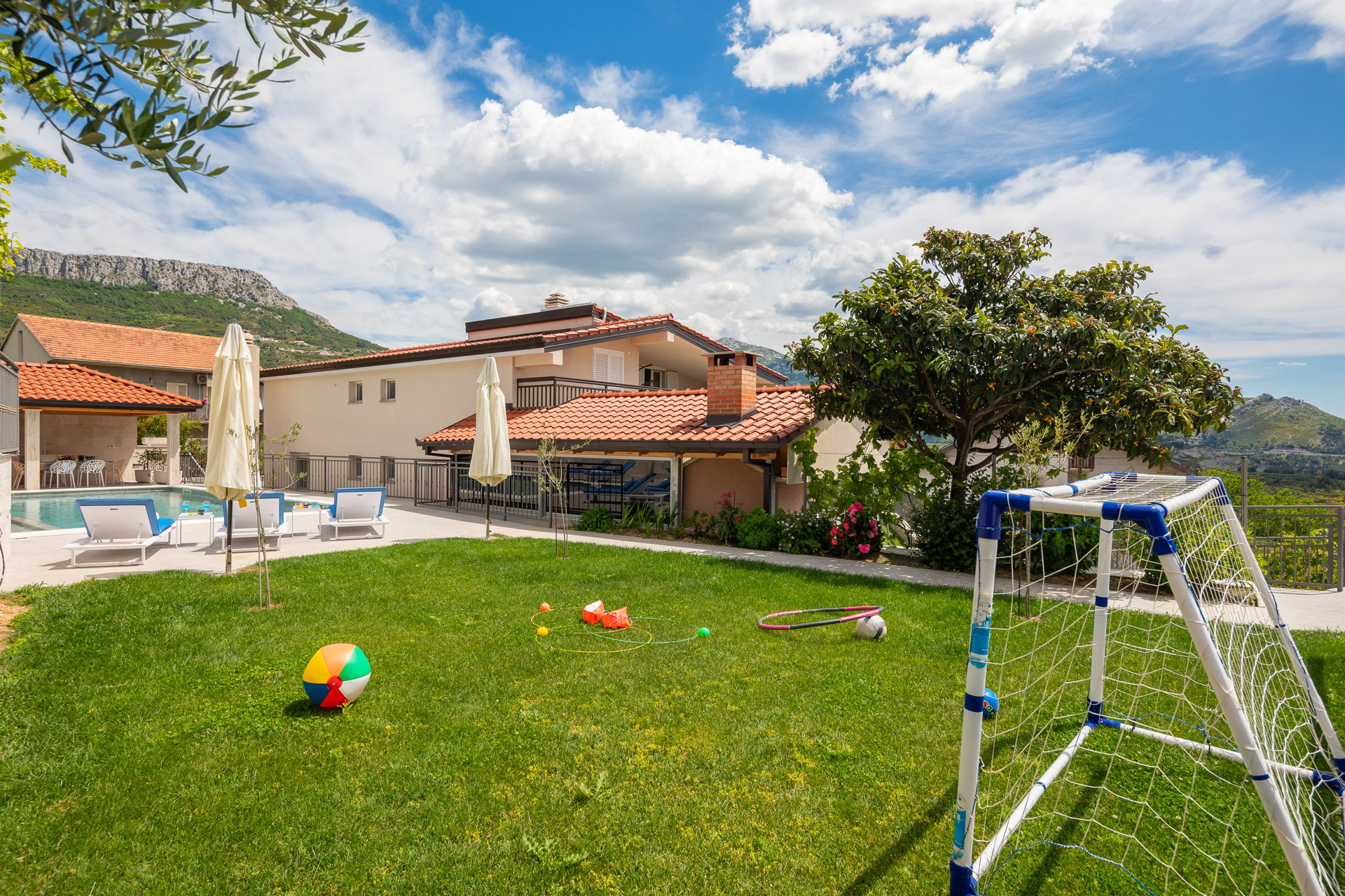 Villa Serenity Gardens with Pool