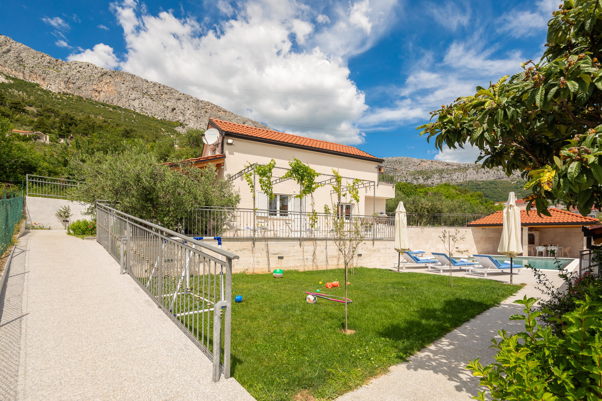 Villa Serenity Gardens with Pool